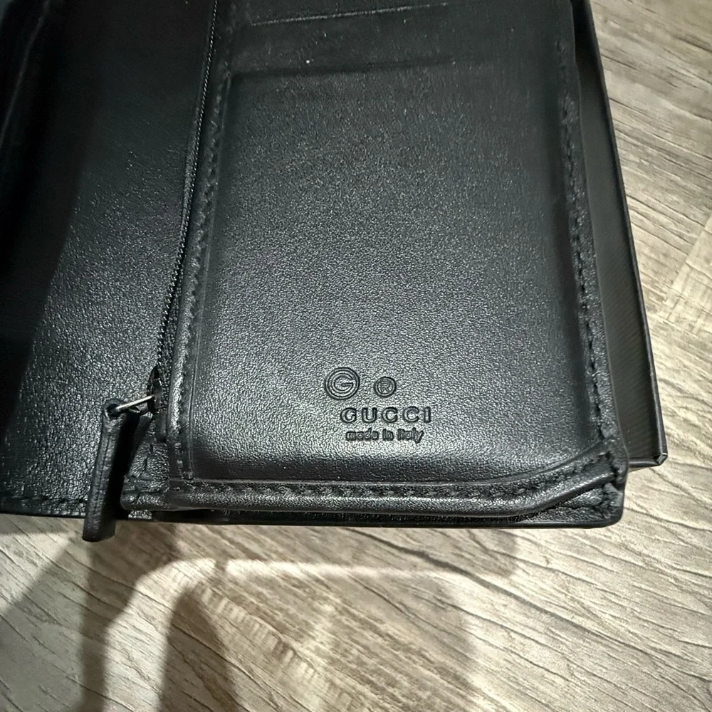 Authentic Gucci bifold wallet - Picture 4 of 6